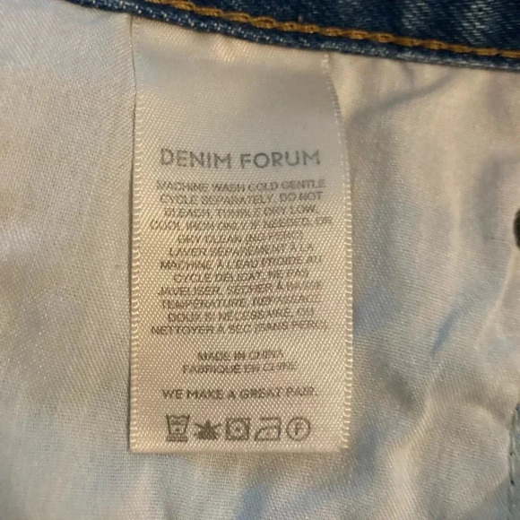 Aritzia Denim Forum The Ex-Boyfriend Short Size 31 Light Wash - Picture 7 of 8